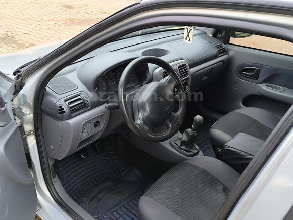 Renault Clio 1.4 RNA 2000 Model Temiz Aile Aracı