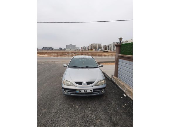 Sahibinden Renault Megane 1.4 RTA 2001 Model  145.000 km Gri (Gümüş)