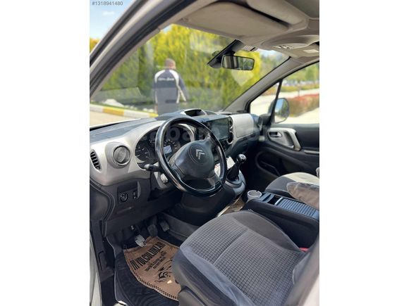 ANL MOTORS'DAN 1.5 PARÇA BOYALI ORJİNAL BERLİNGO