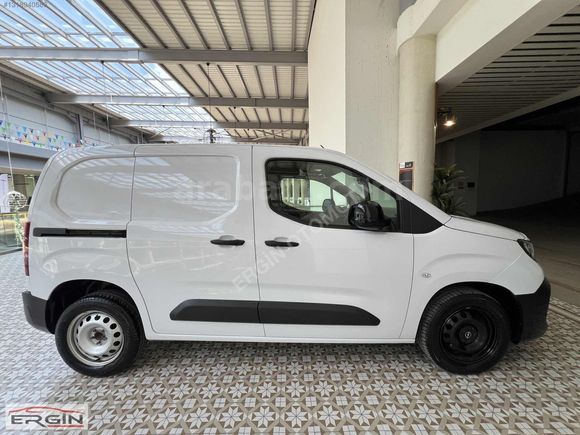 ***2024 OPEL COMBO 1.5 D ULTİMATE XL 2+1 62 BİNDE***
