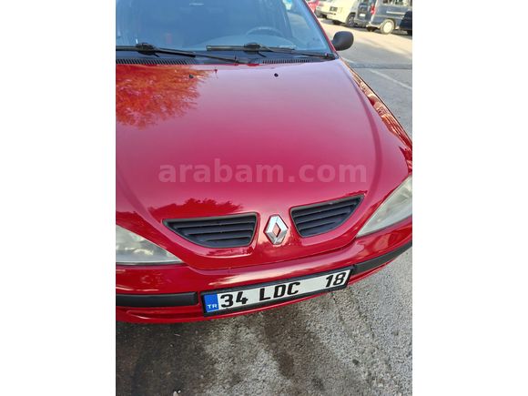 Sahibinden Renault Megane 1.4 Alize 2002 Model  24100 km Kırmızı Komple temizlik boyası yeni yapıldı Değişen YOK