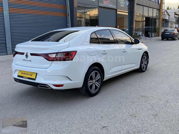 ÖZYILDIZ dan BOYASIZ 2023 model RENAULT MEGANE 1.3 TCe TOUCH EDC
