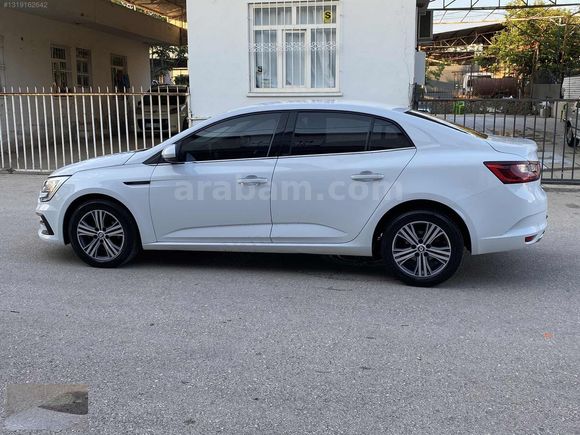 ÖZYILDIZ dan BOYASIZ 2023 model RENAULT MEGANE 1.3 TCe TOUCH EDC