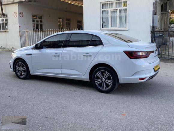 ÖZYILDIZ dan BOYASIZ 2023 model RENAULT MEGANE 1.3 TCe TOUCH EDC