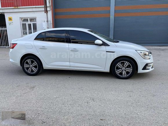 ÖZYILDIZ dan BOYASIZ 2023 model RENAULT MEGANE 1.3 TCe TOUCH EDC