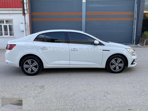 ÖZYILDIZ dan BOYASIZ 2023 model RENAULT MEGANE 1.3 TCe TOUCH EDC