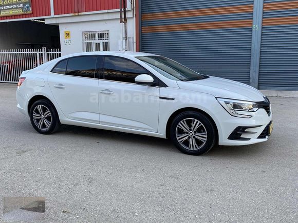 ÖZYILDIZ dan BOYASIZ 2023 model RENAULT MEGANE 1.3 TCe TOUCH EDC