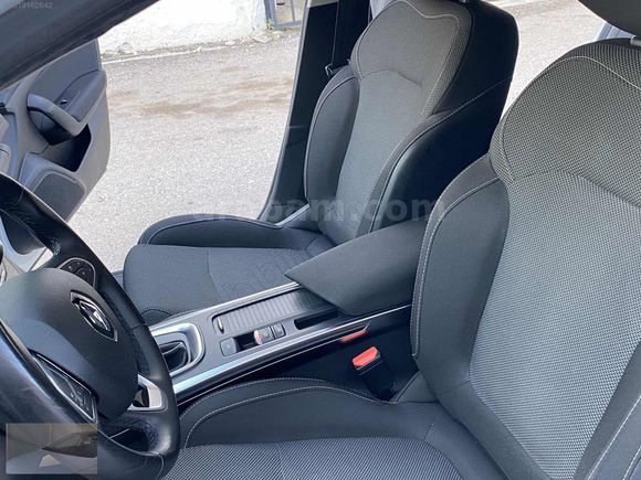 ÖZYILDIZ dan BOYASIZ 2023 model RENAULT MEGANE 1.3 TCe TOUCH EDC