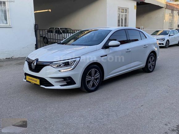 ÖZYILDIZ dan BOYASIZ 2023 model RENAULT MEGANE 1.3 TCe TOUCH EDC