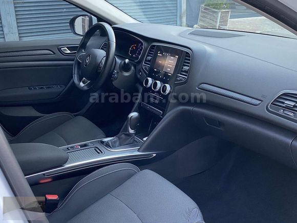 ÖZYILDIZ dan BOYASIZ 2023 model RENAULT MEGANE 1.3 TCe TOUCH EDC