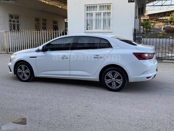 ÖZYILDIZ dan BOYASIZ 2023 model RENAULT MEGANE 1.3 TCe TOUCH EDC