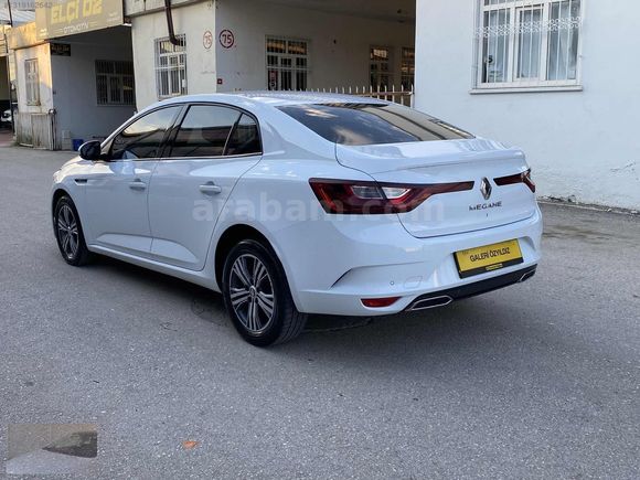 ÖZYILDIZ dan BOYASIZ 2023 model RENAULT MEGANE 1.3 TCe TOUCH EDC