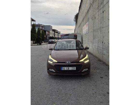 Sahibinden Hyundai i20 1.2 MPI Style 2015 Model  125.000 km Kahverengi
