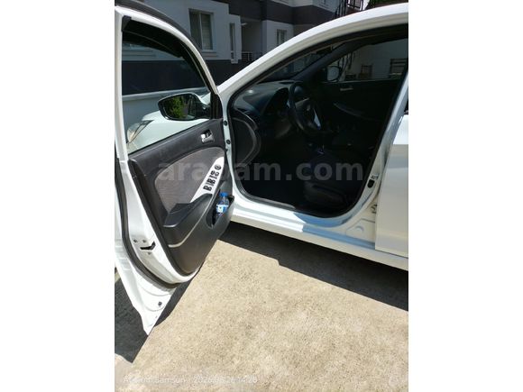 Sahibinden Hyundai Accent Blue 1.6 CRDI Mode Plus 2014 Model  188.000 km Beyaz