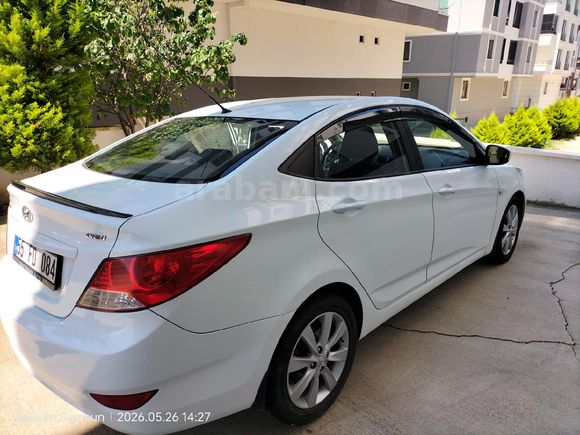 Sahibinden Hyundai Accent Blue 1.6 CRDI Mode Plus 2014 Model  188.000 km Beyaz