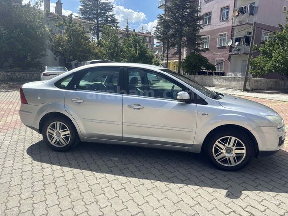 Sahibinden Ford Focus 1.6 TDCi Ghia 2007 Model  268.000 Km Gri (titanyum)