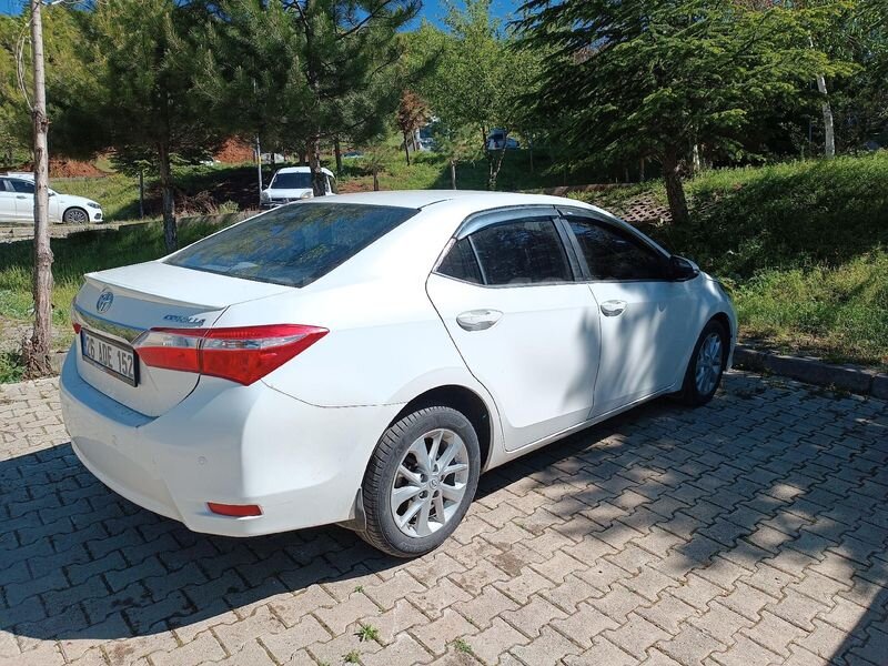 Sahibinden Toyota Corolla 1.4 D-4D Premium 2014 Model Bitlis 152.000 km Beyaz