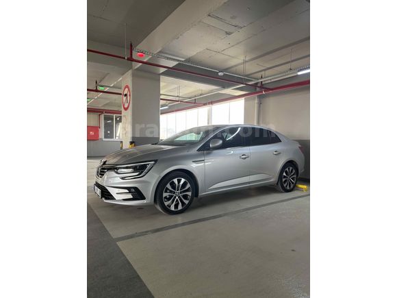 Sahibinden Renault Megane 1.3 TCe Icon 2025 Model  8.500 km Gri (Gümüş)