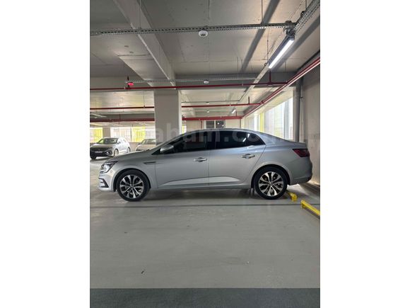 Sahibinden Renault Megane 1.3 TCe Icon 2025 Model  8.500 km Gri (Gümüş)