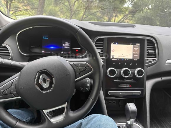 Sahibinden Renault Megane 1.3 TCe Icon 2025 Model  8.500 km Gri (Gümüş)