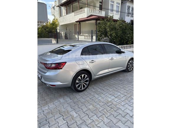 Sahibinden Renault Megane 1.3 TCe Icon 2025 Model  8.500 km Gri (Gümüş)