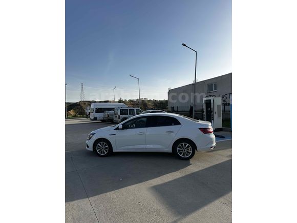 Memurdan hatasız boyasız tramersiz Megane 4