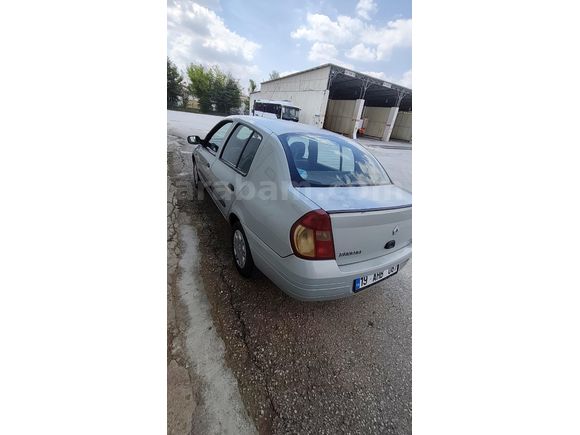 bayram şekeri hatasız boyasız sahibinde klimalı  klima buz gibi çalışıyor araba ful orjinaldir motoru sağlıklı araba
