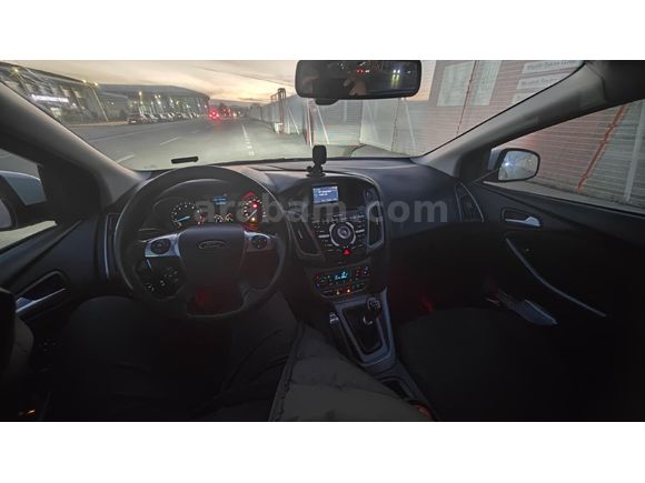 Sahibinden Ford Focus 1.0 GTDi titanyum 2012 Model  182.000 km Beyaz