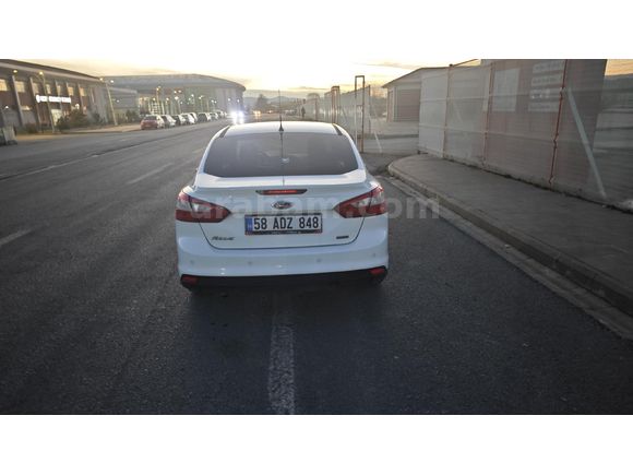 Sahibinden Ford Focus 1.0 GTDi titanyum 2012 Model  182.000 km Beyaz