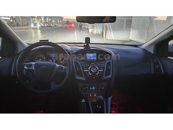 Sahibinden Ford Focus 1.0 GTDi titanyum 2012 Model  182.000 km Beyaz