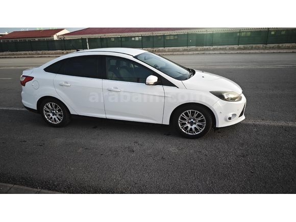 Sahibinden Ford Focus 1.0 GTDi titanyum 2012 Model  182.000 km Beyaz