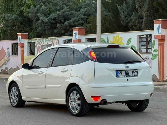 Sahibinden Ford Focus 1.6 Ambiente 2004 Model  242.000 km Beyaz