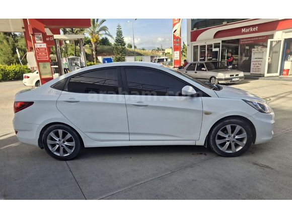 Sahibinden Hyundai Accent Blue 1.6 CRDI Mode Plus 2013 Model  179.200 km Beyaz