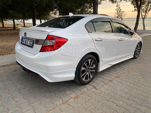 Sahibinden Honda Civic 1.6i VTEC Eco Elegance 2015 Model Aydın 129.000 km Beyaz