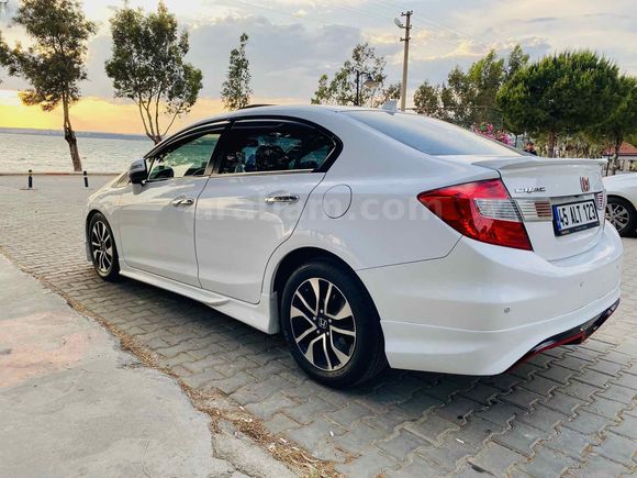 Sahibinden Honda Civic 1.6i VTEC Eco Elegance 2015 Model Aydın 129.000 km Beyaz