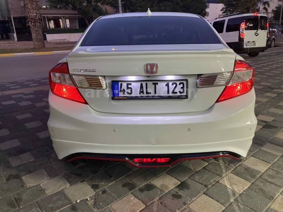 Sahibinden Honda Civic 1.6i VTEC Eco Elegance 2015 Model Aydın 129.000 km Beyaz