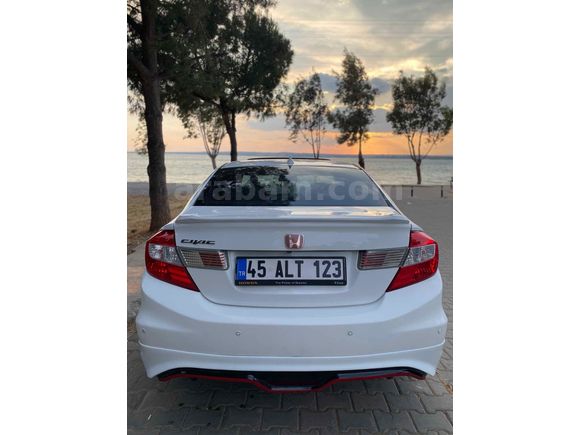 Sahibinden Honda Civic 1.6i VTEC Eco Elegance 2015 Model Aydın 129.000 km Beyaz