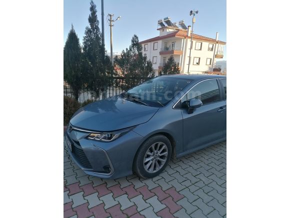 Servis bakımlı öğretmenden Toyota Corolla