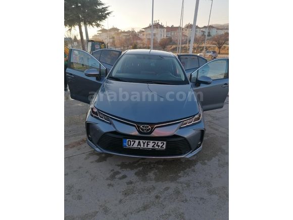 Servis bakımlı öğretmenden Toyota Corolla