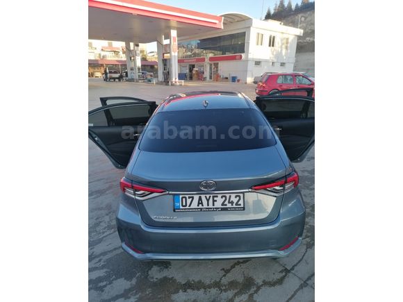 Servis bakımlı öğretmenden Toyota Corolla