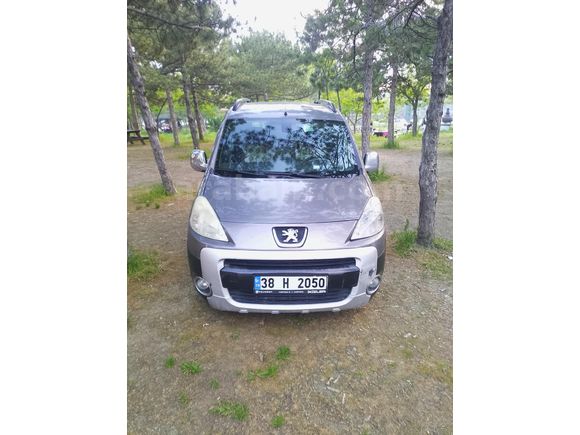 Sahibinden Peugeot Partner 1.6 HDI Outdoor 2011 Model