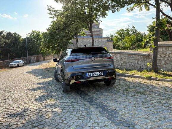 Sahibinden Renault Megane E-Tech Iconic 2023  Boyasız Değişensiz