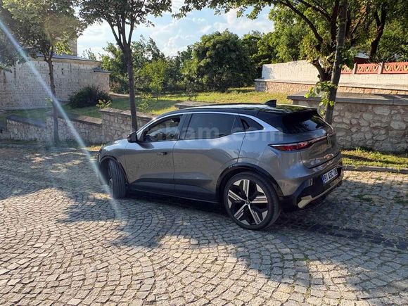 Sahibinden Renault Megane E-Tech Iconic 2023  Boyasız Değişensiz