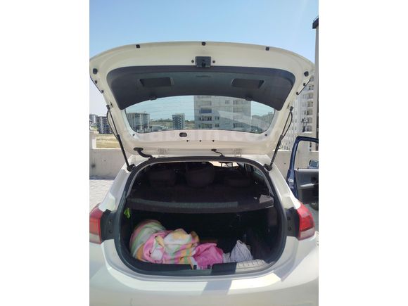 Sahibinden Kia Rio 1.4 CVVT Comfort 2017 Model  92.000 km Beyaz