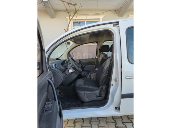 TR'de Tek Bayi çıkışlı Otomobil ruhsatlı Renault Kangoo 1.5 dCi Touch 2017 Model