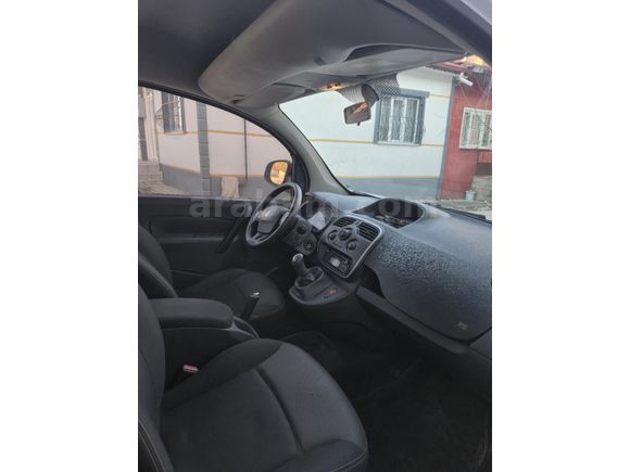 TR'de Tek Bayi çıkışlı Otomobil ruhsatlı Renault Kangoo 1.5 dCi Touch 2017 Model