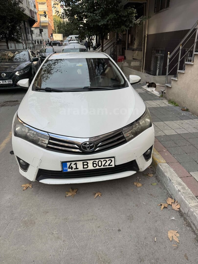 Sahibinden Toyota Corolla 1.33 Life 2015 Model İstanbul 141.000 km Beyaz 2