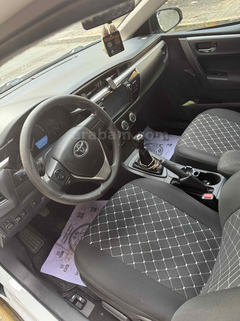 Sahibinden Toyota Corolla 1.33 Life 2015 Model İstanbul 141.000 km Beyaz 3