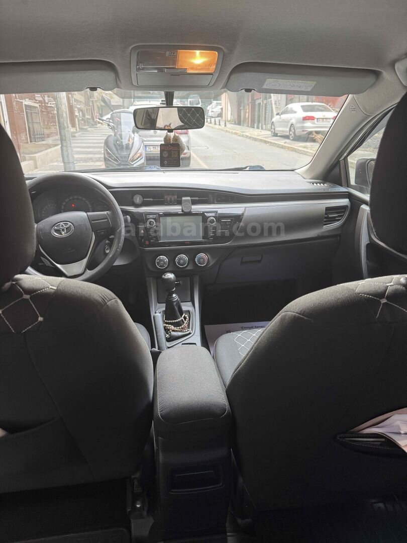 Sahibinden Toyota Corolla 1.33 Life 2015 Model İstanbul 141.000 km Beyaz 4