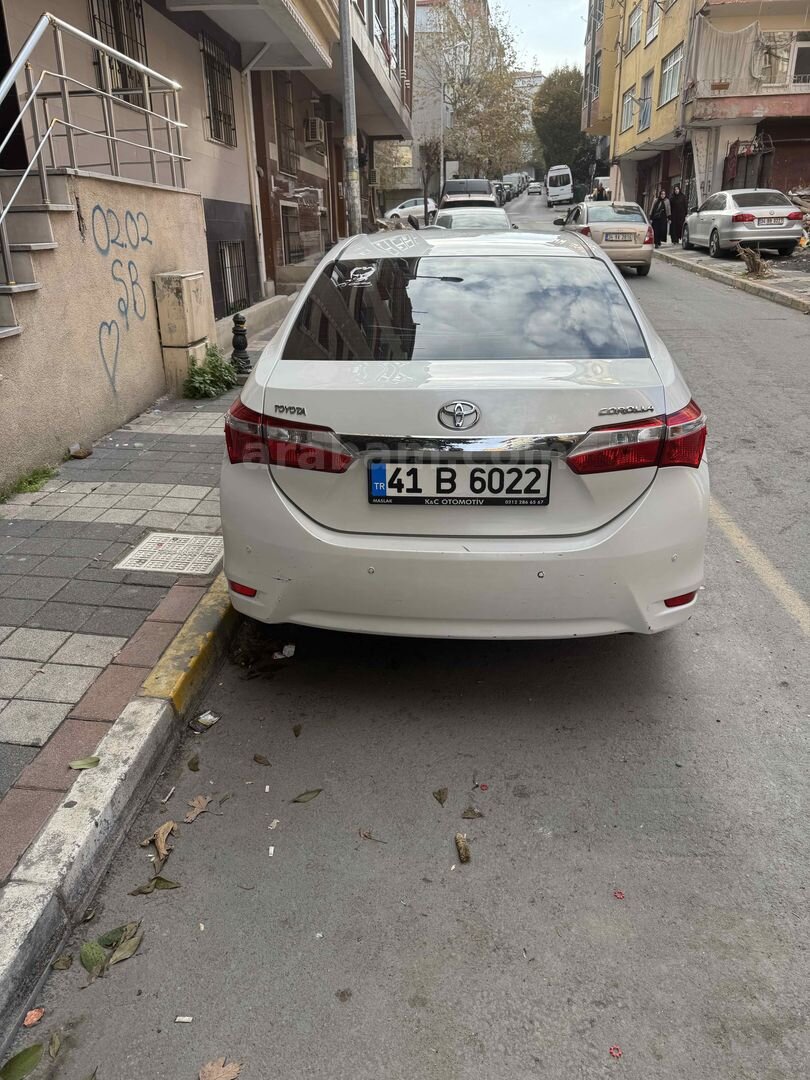 Sahibinden Toyota Corolla 1.33 Life 2015 Model İstanbul 141.000 km Beyaz 7